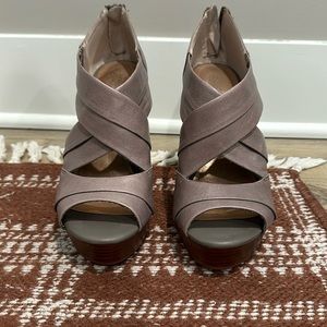 Seychelles Grey platform leather wedges size 9.5